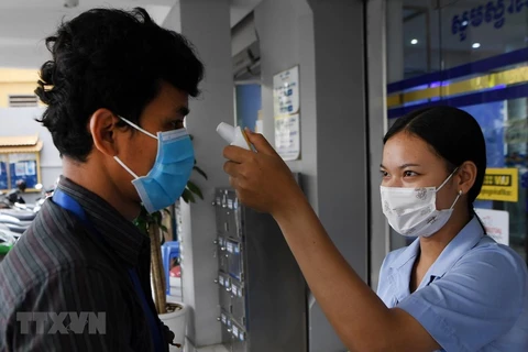 Precios de artículos médicos se disparan en Camboya 