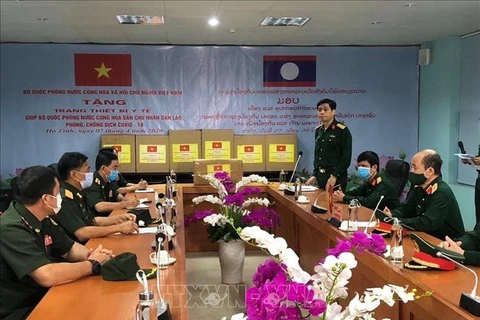 Vietnam envía suministros médicos y expertos a Laos para combatir el COVID-19 