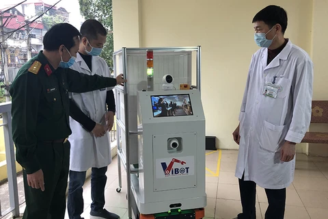 Vietnam por emplear robot de transporte en áreas de cuarentena 