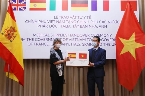 Vietnam entrega mascarillas antibacteriales a países europeos