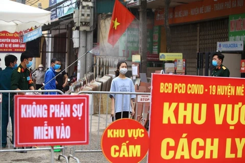 Despliegan 15 equipos de respuesta rápida a nuevo epicentro del COVID-19 en Hanoi 