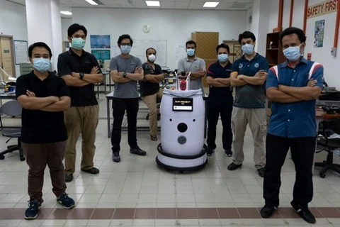Malasia prueba robot en lucha contra el COVID-19
