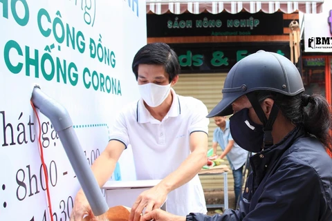 Medios internacionales destacan iniciativa de "cajero automático" de arroz gratis en Vietnam 