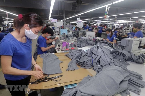 OIT publica informe sobre efectos de COVID-19 en mercado laboral de Vietnam
