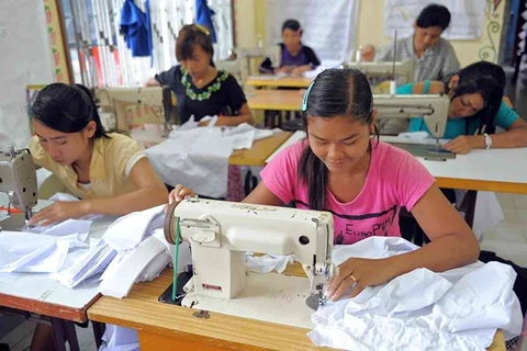 Cierran 130 fábricas textiles de Camboya debido a pedidos cancelados