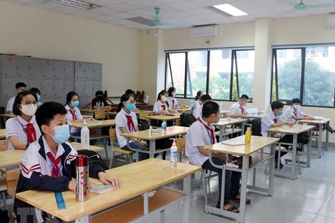 Estudiantes vietnamitas regresan a las aulas meses después de suspensión de jornadas escolares
