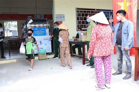 Ciudad Ho Chi Minh asiste a personas afectadas por el COVID-19
