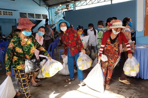 Amplían apoyo a vietnamitas residentes en Camboya ante impactos del COVID-19
