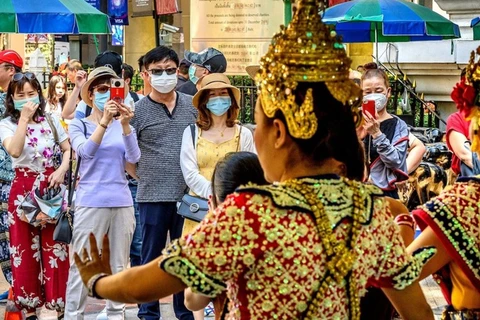 Tailandia considera cobrar impuesto a turistas extranjeros