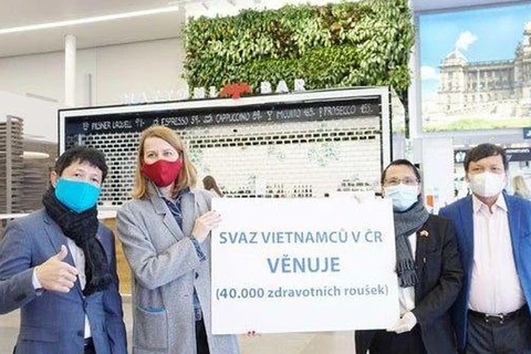 Reconocen esfuerzos de comunidad vietnamita en República Checa para combatir el COVID-19