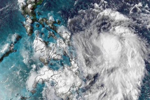 Tifón Vongfong se fortalece cerca de Filipinas