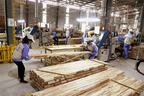 Busca Vietnam medidas para promover las exportaciones de madera y productos acuícolas