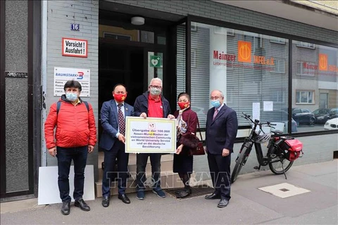 Comunidad vietnamita dona 100 mil mascaras sanitarias para 16 estados de Alemania 