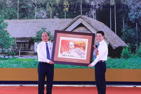 Lanzan en Vietnam colección de estampillas sobre Tío Ho 
