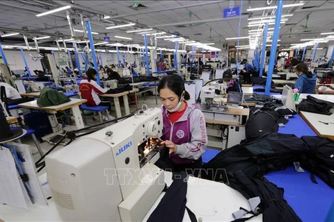 “Regla de origen” de EVFTA, desafío para el sector de confecciones y textiles vietnamita