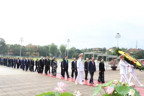 Dirigentes de Vietnam rinden tributo al Presidente Ho Chi Minh en ocasión de su natalicio