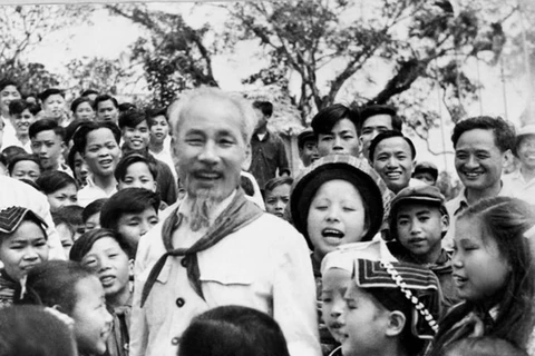 Celebran acto conmemorativo por 130 aniversario del natalicio del Presidente Ho Chi Minh