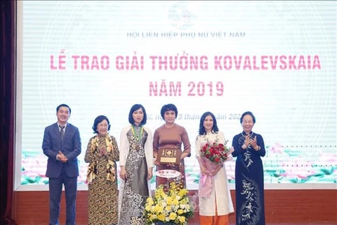Entregan premio Kovalevskaya 2019 a sobresalientes mujeres científicas de Vietnam