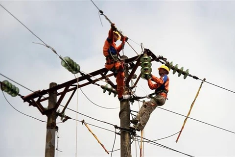 Camboya reduce precios de electricidad para restaurar la economía