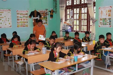 Analizará Parlamento de Vietnam programa nacional de desarrollo de las minorías y zonas remotas