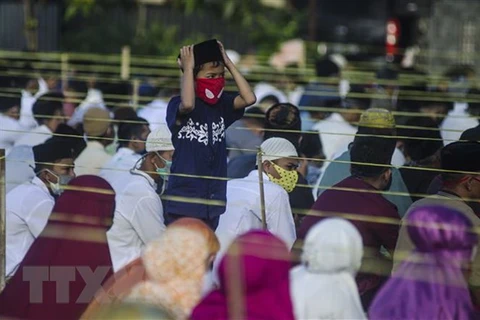 Reabre Yakarta lugares de culto en medio del brote del coronavirus