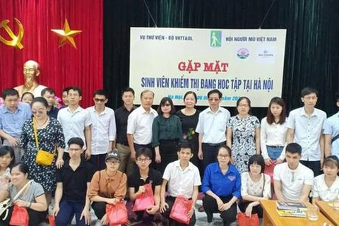 Actividad en respaldo a estudiantes con ceguedad y deficiencia visual en Hanoi