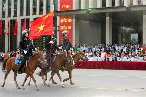 Unidad de caballería de Policía hace su debut en Vietnam