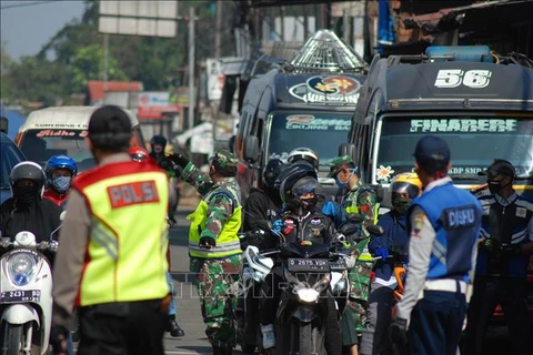 Indonesia levanta restricciones en transporte de pasajeros