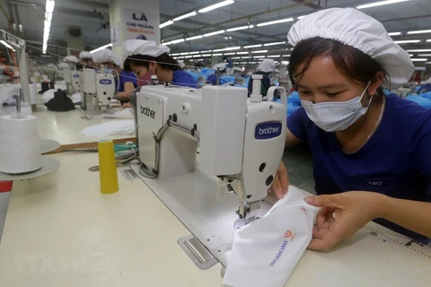Empresa vietnamita exporta un millón de mascarillas antibacteriales a Estados Unidos