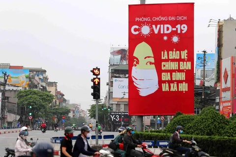 Experto ruso destaca eficiencia de uso de carteles en combate antiepidémico en Vietnam