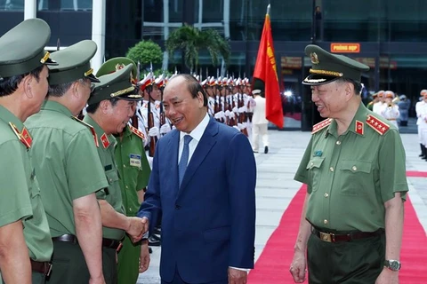 Enfatiza premier de Vietnam desempeño de fuerza de seguridad pública