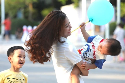 Organizan coloquio en Hanoi sobre las habilidades necesarias para ser padres responsables 