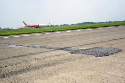 Inician obras de mejoramiento de pistas de aeropuertos Noi Bai y Tan Son Nhat