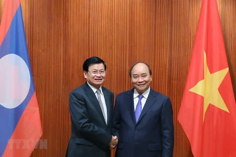 Realiza primer ministro de Laos visita a Vietnam