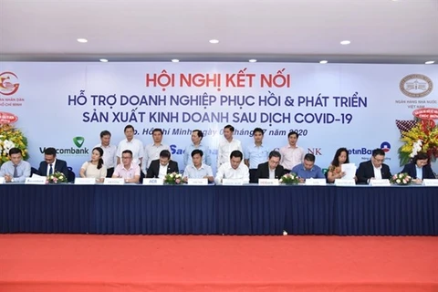 Bancos vietnamitas apoyan a la comunidad empresarial nacional para superar dificultades