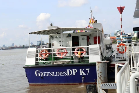 Ciudad Ho Chi Minh opera primera ruta turística de transporte fluvial