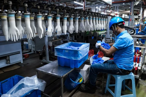 Malasia recauda más de cinco mil millones de dólares de exportación de guantes de goma