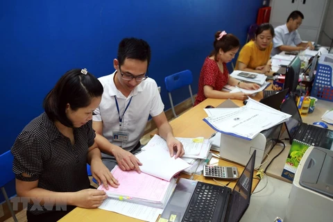 Reducirán 30 por ciento de impuestos sobre el ingreso a varias empresas en Vietnam