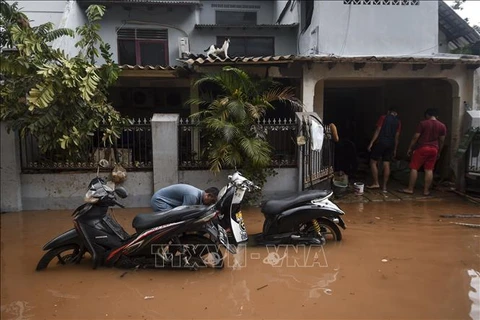 Indonesia reporta al menos 15 muertos por inundaciones