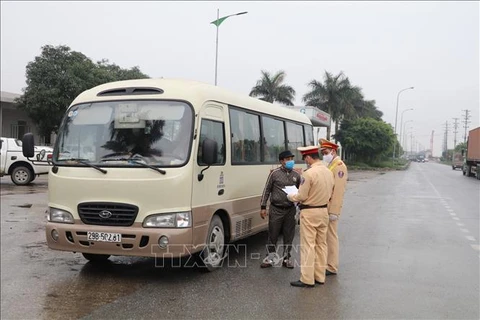 Vietnam fortalece las medidas preventivas contra el COVID-19 en los medios de transporte