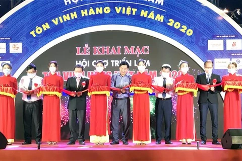 Inauguran Exposición “Honrar productos vietnamitas en 2020”
