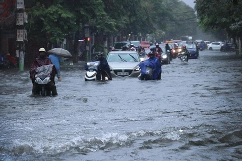 Tifón Sinlaku deja al menos dos muertos en Vietnam
