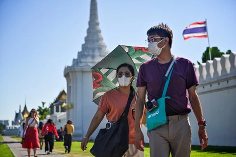Tailandia registra reducción de 66 por ciento de turistas foráneos por el COVID-19