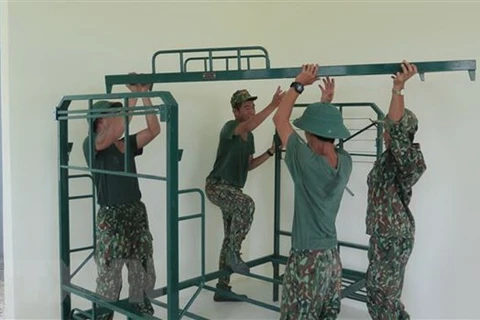 Soldados en la primera línea de combate contra el COVID-19 en Vietnam