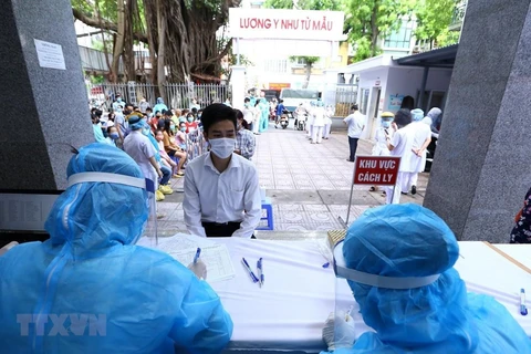 Hanoi insta a realizar rápido pruebas de PCR a ciudadanos con regreso de Da Nang