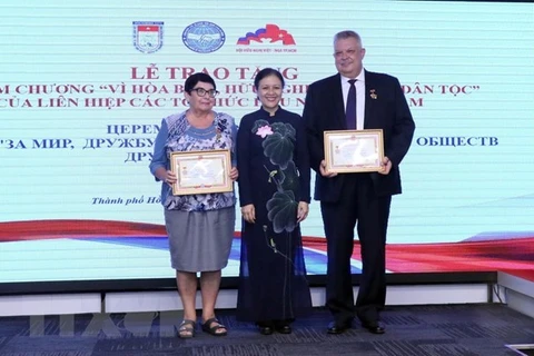 Funcionarios rusos honrados con medalla de amistad de Vietnam