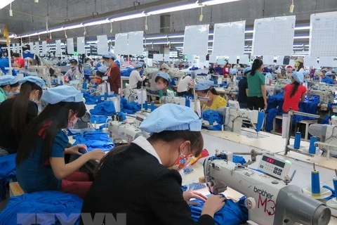 Empresas vietnamitas de confección textil y calzado muestran optimismo para superar impactos del COVID-19