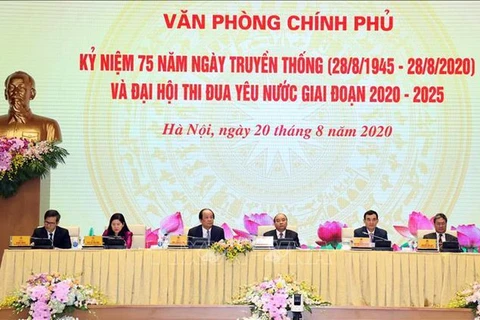 Primer ministro de Vietnam insta a Oficina gubernamental a mejorar su papel de asesoramiento