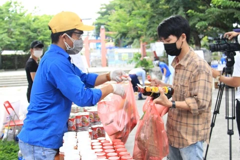 “Supermercado de cero dong” respalda a estudiantes afectados por el COVID-19 en Da Nang
