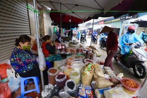 Mercados en Ciudad Ho Chi Minh refuerzan medidas preventivas del COVID-19